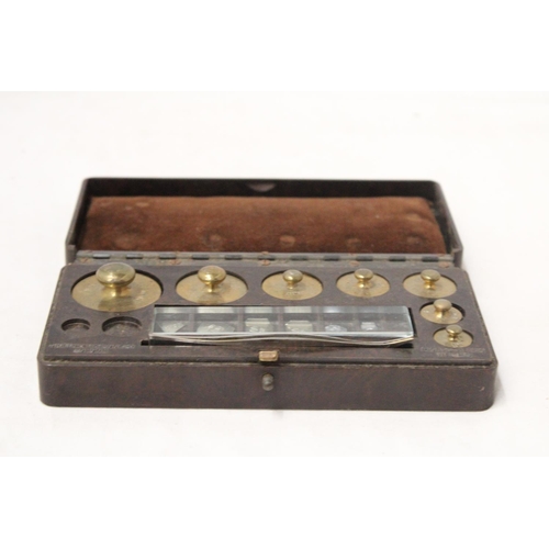 296 - A VINTAGE SET OF WEIGHTS BY GRIFFIN AND TATLOCK, LONDON,