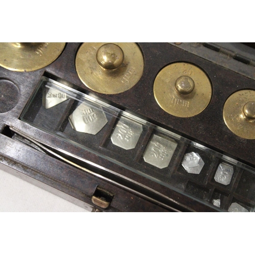 296 - A VINTAGE SET OF WEIGHTS BY GRIFFIN AND TATLOCK, LONDON,