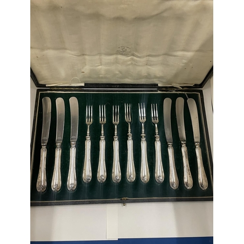 4 - A SET OF MARKED SILVER HANDLED MAPPIN AND WEBB LTD KNIVES AND FORKS IN ORIGINAL PRESENTATION BOX