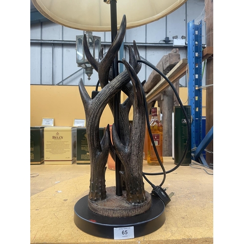 65 - A TABLE LAMP MADE UP OF INTERTWINING ANTLERS