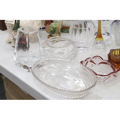 166 - A QUANTITY OF GLASSWARE TO INCLUDE, DECANTERS, BOWLS, VASES, BELLS, ETC