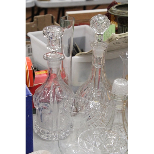 166 - A QUANTITY OF GLASSWARE TO INCLUDE, DECANTERS, BOWLS, VASES, BELLS, ETC