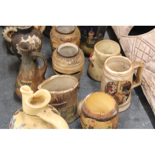 891 - A COLLECTION OF POTTERY TO INCLUDE STUDIO POTTERY, TOBY JUGS, A DUSTY BIN MUG, ETC