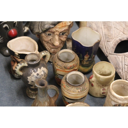 891 - A COLLECTION OF POTTERY TO INCLUDE STUDIO POTTERY, TOBY JUGS, A DUSTY BIN MUG, ETC