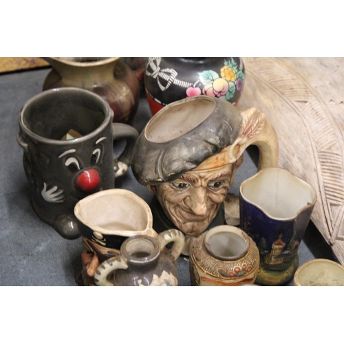 891 - A COLLECTION OF POTTERY TO INCLUDE STUDIO POTTERY, TOBY JUGS, A DUSTY BIN MUG, ETC