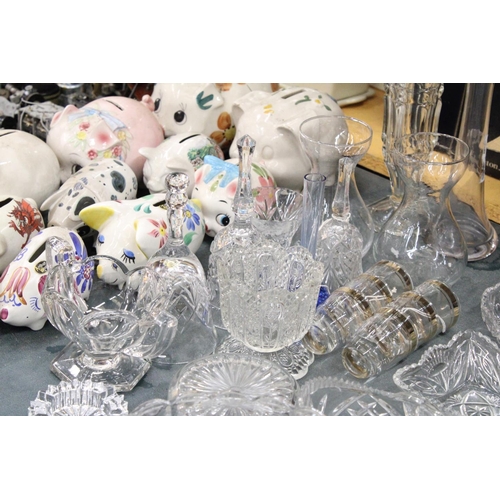 895 - A LARGE QUANTITY OF GLASSWARE TO INCLUDE VASES, BOWLS, BELLS, TRINKET DISHES, SHOT GLASSES ETC