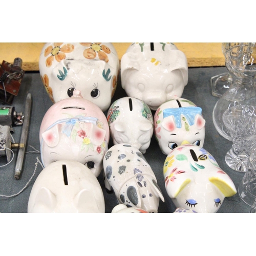 896 - A COLLECTION OF 16 CERAMIC PIGGY BANKS TO INCLUDE ARTHUR WOOD