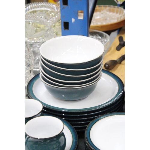 900 - A DENBY DARK GREEN PART DINNER SEVICE, TO INCLUDE VARIOUS SIZES OF PLATES, BOWLS CUPS AND SAUCERS