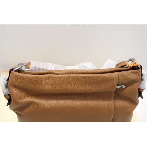 902 - A GIGI FRATELLI ITALIAN BAG, AS NEW WITH DUST BAG - RETAILS FOR £185