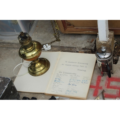 1893 - AN ASSORTMENT OF ITEMS TO INCLUDE BINOCULARS, A CLOCK AND AN OIL LAMP CONVERTED TO ELECTRIC