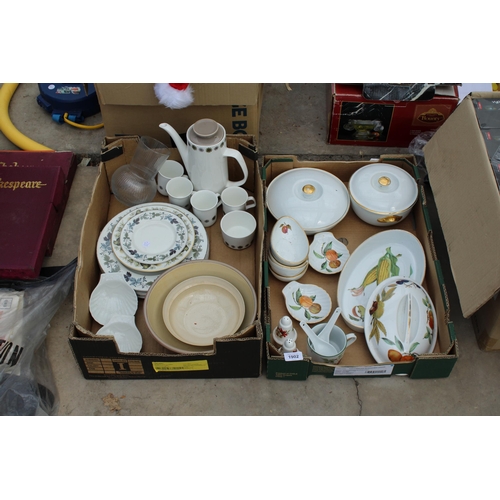 1902 - AN ASSORTMENT OF VARIOUS CERAMICS TO INCLUDE ROYAL WORCESTER ETC