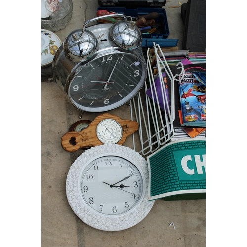 1905 - AN ASSORTMENT OF ITEMS TO INCLUDE PICTURE FRAMES, CLOCKS AND CDS ETC