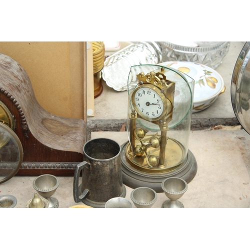 1906 - AN ASSORTMENT OF ITEMS TO INCLUDE CLOCKS AND METALWARE ITEMS ETC