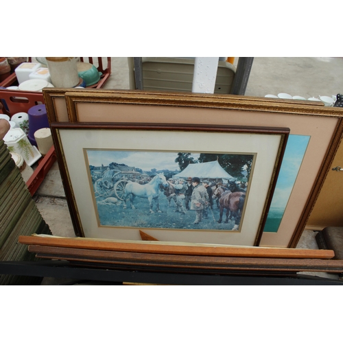 1907 - AN ASSORTMENT OF FRAMED PRINTS AND PICTURES