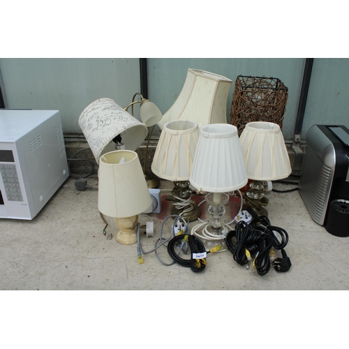 2413 - AN ASSORTMENT OF TABLE LAMPS