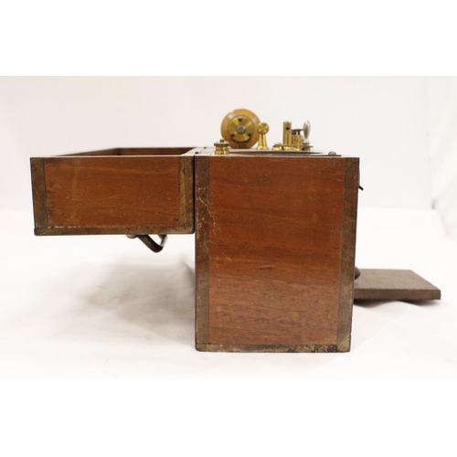 234 - A 1930'S DR SPENCER'S ELECTRIC SHOCK MACHINE IN HARDWOOD CASE