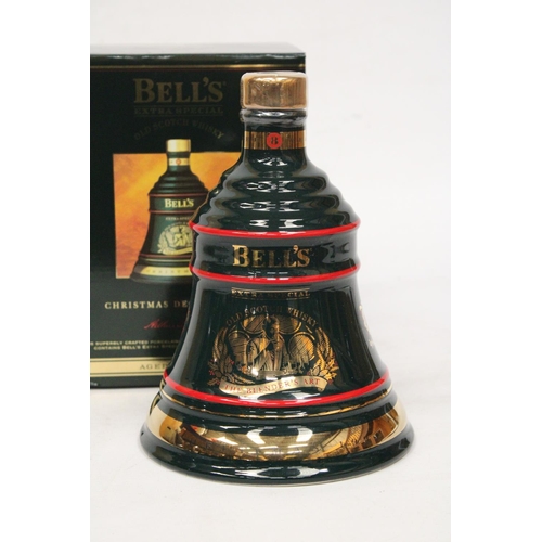 306 - A SEALED BELL'S EXTRA SPECIAL 70 CL OLD SCOTCH WHISKY IN A CHRISTMAS DECANTER 1994 AGED 8 YEARS