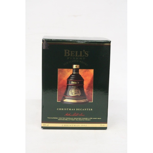 308 - A SEALED BELL'S FINEST OLD SCOTCH WHISKY IN A CHRISTMAS 1992 PORCELAIN DECANTER FINISHED IN 22 CARAT... 