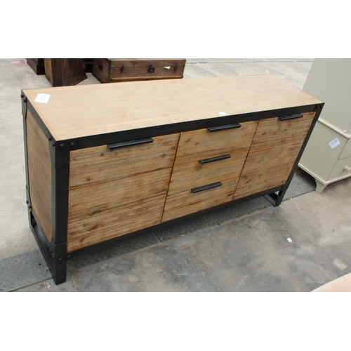 2853 - A MODERN LANDIA STYLE INDUSTRIAL LOOK SIDEBOARD WITH BLACK METAL FRAME, ENCLOSING THREE DRAWERS AND ... 