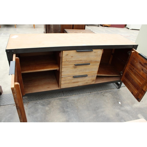 2853 - A MODERN LANDIA STYLE INDUSTRIAL LOOK SIDEBOARD WITH BLACK METAL FRAME, ENCLOSING THREE DRAWERS AND ... 