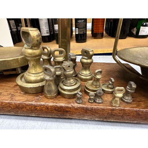 34A - A SET OF W.T. AVERY LTD BIRMINGHAM BRASS SCALES AND WEIGHTS