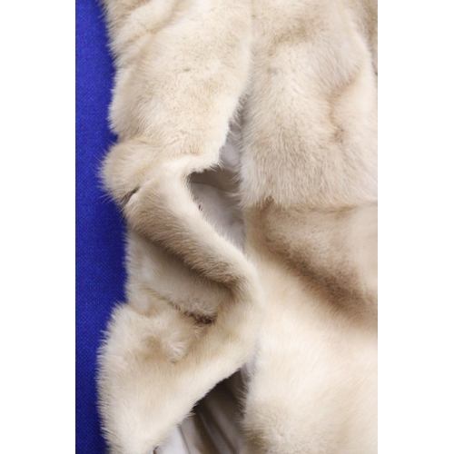 88 - A CREAM FUR STOLE