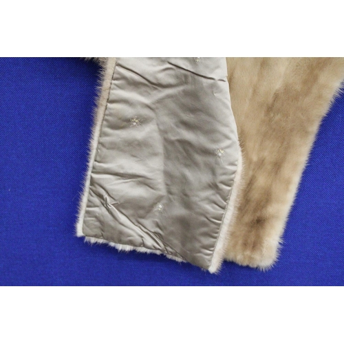 88 - A CREAM FUR STOLE