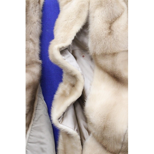 88 - A CREAM FUR STOLE