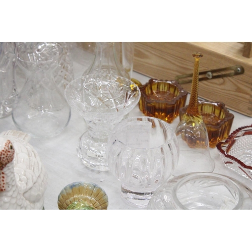 166 - A QUANTITY OF GLASSWARE TO INCLUDE, DECANTERS, BOWLS, VASES, BELLS, ETC