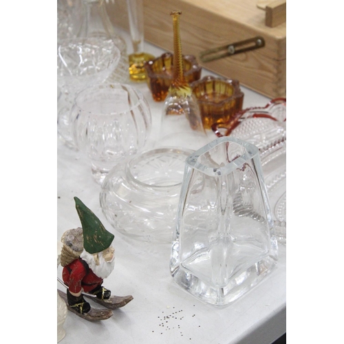 166 - A QUANTITY OF GLASSWARE TO INCLUDE, DECANTERS, BOWLS, VASES, BELLS, ETC