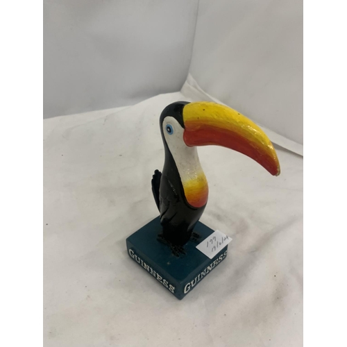 199 - A VINTAGE HARD RUBBER, GUINNESS BAR TOUCAN BY SHANNON OF IRELAND, HEIGHT 18CM