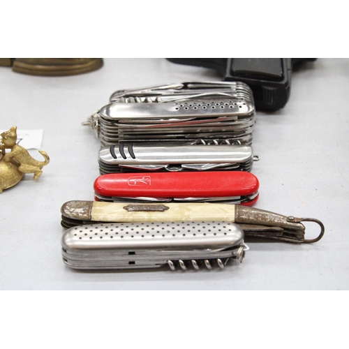 206 - SIX VINTAGE MULTI-TOOL PENKNIVES