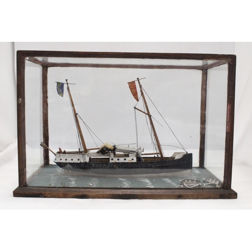 230 - A VINTAGE STEAM SHIP SCHOONER IN GLASS CABINET APPROXIMATELY 25CM X 37CM