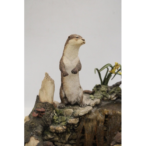 255 - A LARGE OTTER PARADISE ORNAMENT ON PLINTH PLUS PLUS PAST TIMES FAIRY