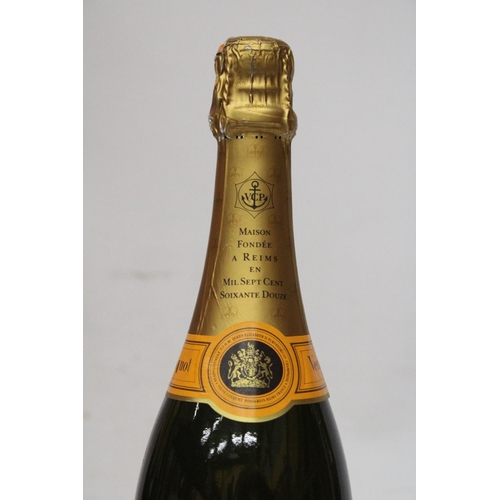 312 - A BOTTLE OF 75CL VEUVE CLICQUOT PONSARDIN CHAMPAGNE