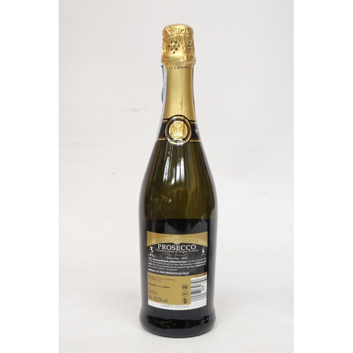 351 - A BOTTLE OF VINO SPUMANTE PROSECCO 2019 TOGETHER WITH A BOTTLE OF BALFOUR 1503 CLASSIC CUVEE AND A B... 