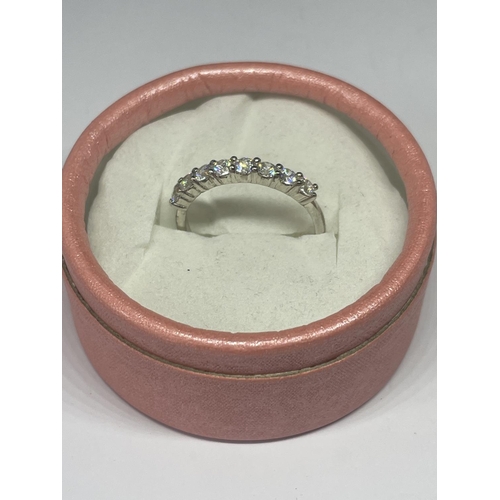 552 - A MARKED 925 SILVER RING WITH EIGHT IN LINE CLEAR STONES SIZE R/S IN A PRESENTATION BOX