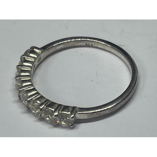 552 - A MARKED 925 SILVER RING WITH EIGHT IN LINE CLEAR STONES SIZE R/S IN A PRESENTATION BOX