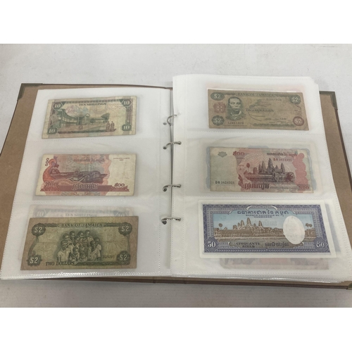 306 - A FOLDER CONTAINING IN EXCESS OF 160 VINTAGE WORLD BANK NOTES TO INCLUDE BANK OF INDONESIA RUPIAH, U... 