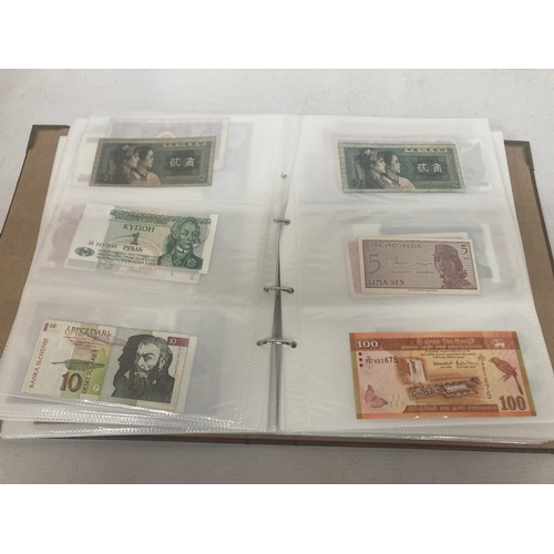 306 - A FOLDER CONTAINING IN EXCESS OF 160 VINTAGE WORLD BANK NOTES TO INCLUDE BANK OF INDONESIA RUPIAH, U... 