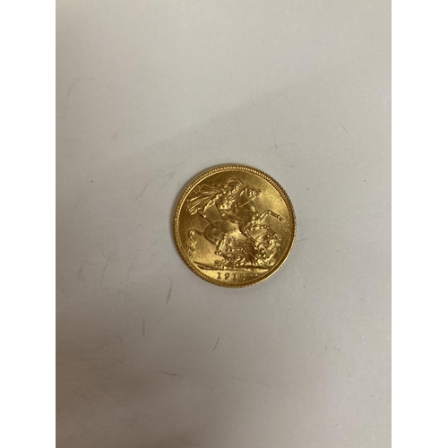 276 - A 1915 GOLD FULL SOVEREIGN COIN