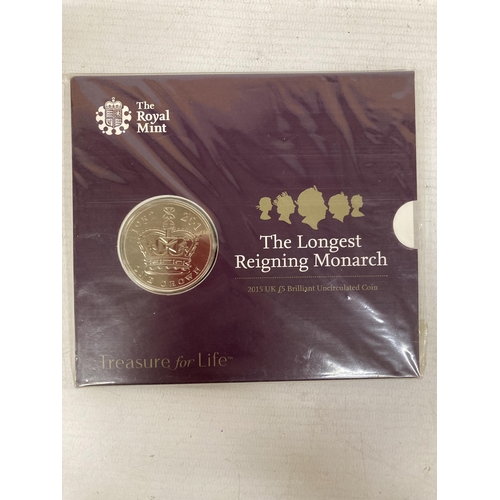 356 - A MIXED LOT TO INCLUDE A 2015 THE LONGEST REIGNING MONARCH ROYAL MINT £5 COIN, 2018 ROYAL MINT ROYAL... 