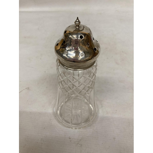 37 - A HALLMARKED SHEFFIELD SILVER TOPPED SUGAR SIFTER