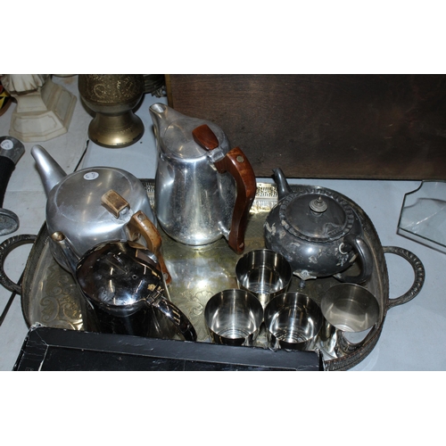 128 - A QUANTITY OF SILVERPLATE TO INCLUDE A PICTURE FRAMES, TEA POTS, TRAY, FLASK ETC