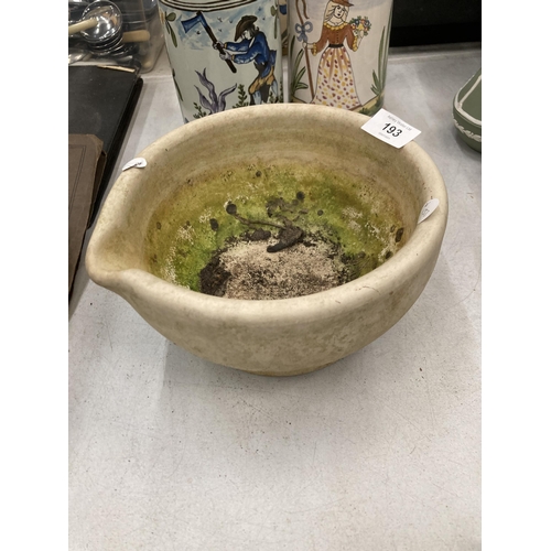 193 - A STONEWARE HEAVY MORTAR BOWL, DIAMETER 21CM