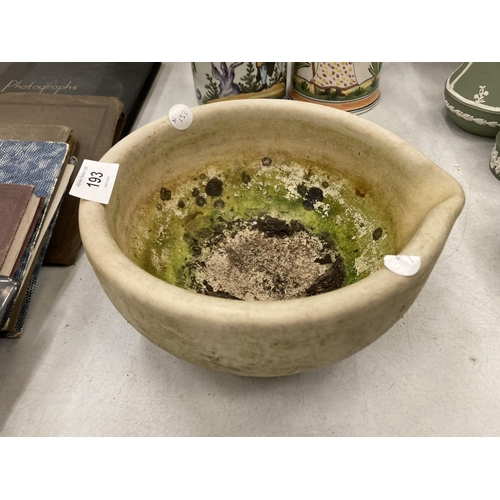 193 - A STONEWARE HEAVY MORTAR BOWL, DIAMETER 21CM