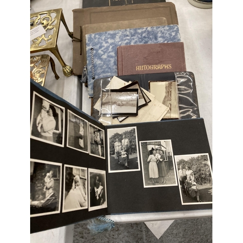 195 - A QUANTITY OF VINTAGE PHOTO ALBUMS AND VINTAGE PICTURES