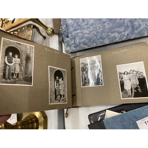 195 - A QUANTITY OF VINTAGE PHOTO ALBUMS AND VINTAGE PICTURES