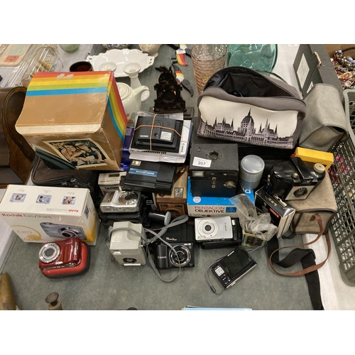 207 - A LARGE COLLECTION OF CAMERAS AND ACCESSORIES TO INCLUDE A BOXED KODAK EASYSHARE, DIGITAL CANON, FUJ... 