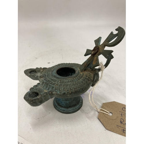 219 - A POSSIBLE BRONZE, ROMAN OR BYZANTINE, OIL LAMP